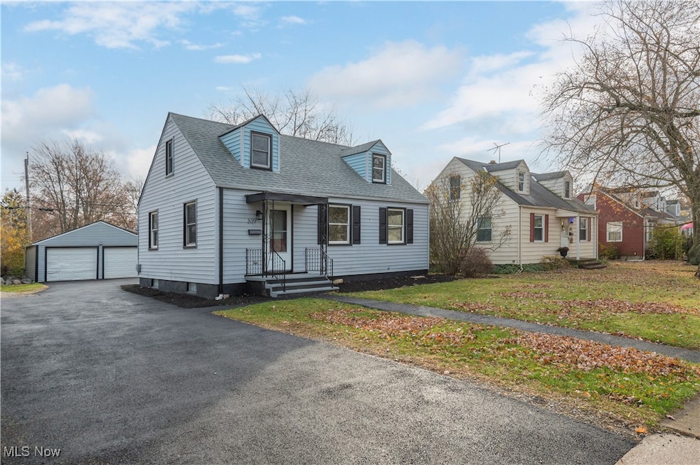 819 Warwick Dr, Sheffield Lake, OH 44054 - photo 1