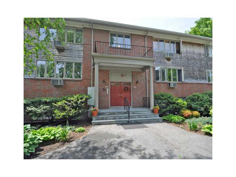 221 Hope St unit 12, Bristol, RI 02809 - photo 1