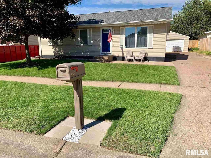 1918 Valley Dr, Davenport, IA 52806 - photo 1