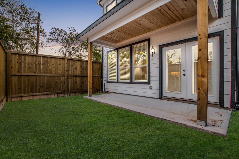 1012 Lonnie Ln, Houston, TX 77091 - photo 1