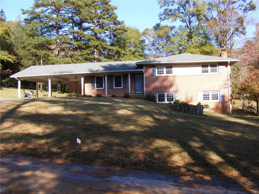 428 Holloway St, Walhalla, SC 29691 - photo 1