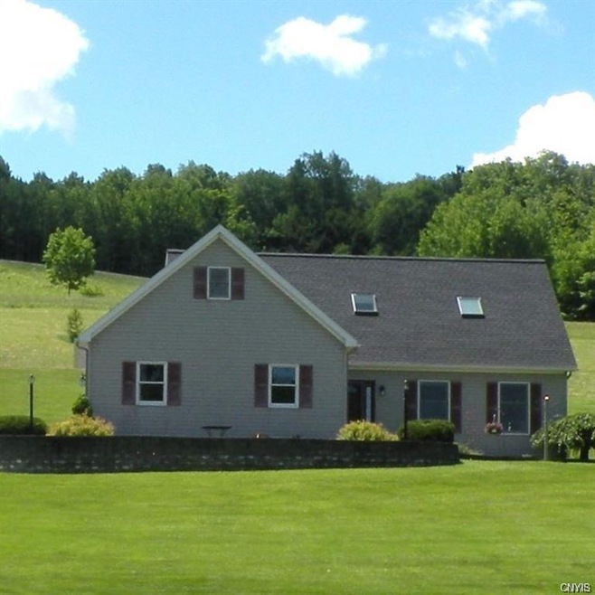 Beautiful well maintained home in a beautiful sett
