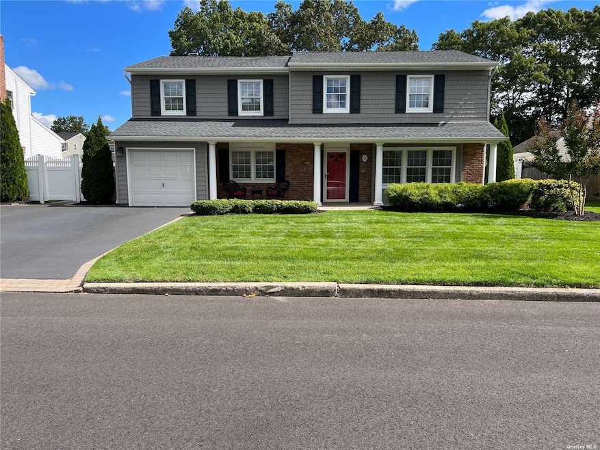 39 Flintridge Dr, Holbrook, NY 11741 - photo 1