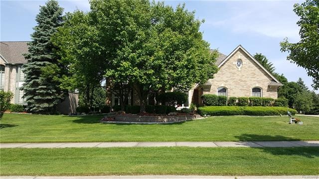 Awesome private curb appeal