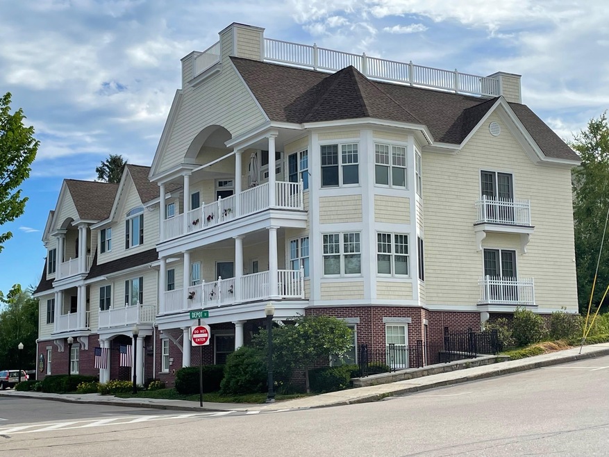 61 Central Ave unit 4, Wolfeboro, NH 03894 - photo 1