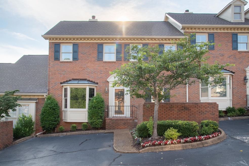 JamestowneExterior-2
