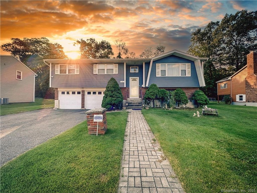 110 Carriage Dr, Waterbury, CT 06708 - photo 1