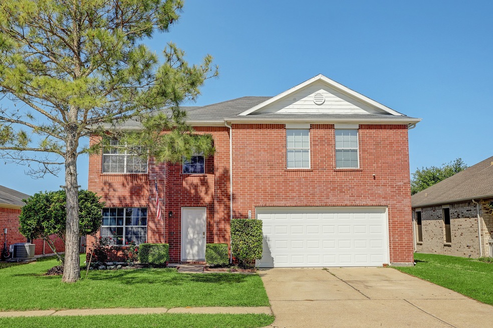 3104 Centennial Village Dr, Pearland, TX 77584 - photo 1