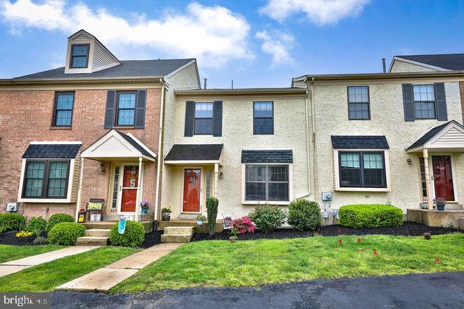 405 Carpenter Cir, Brookhaven, PA 19015 - photo 1