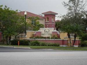 Entrance links at Emerald Dunes