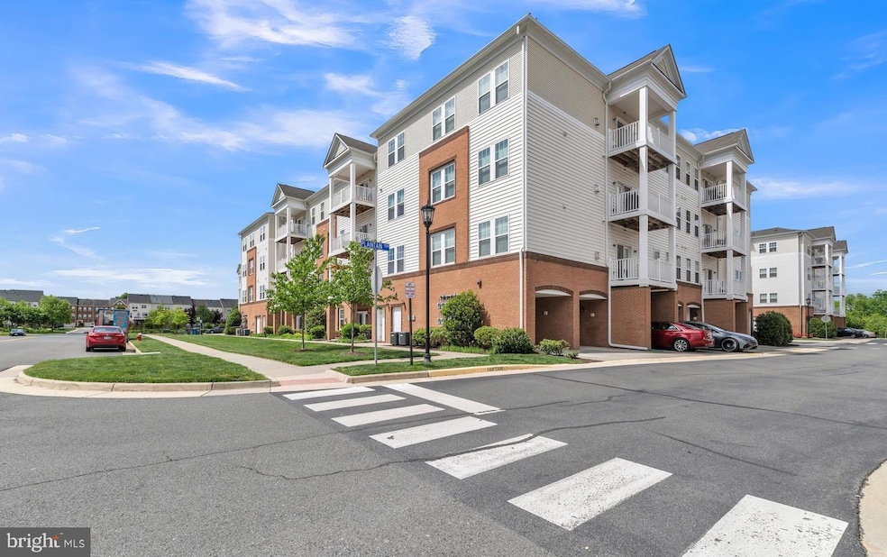 24660 Woolly Mammoth Terrace unit C-201, Aldie, VA 20105 - photo 1