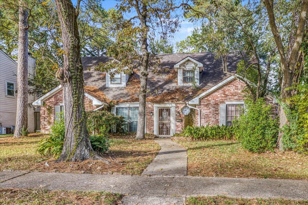 1040 Richelieu Ln, Houston, TX 77018 - photo 1