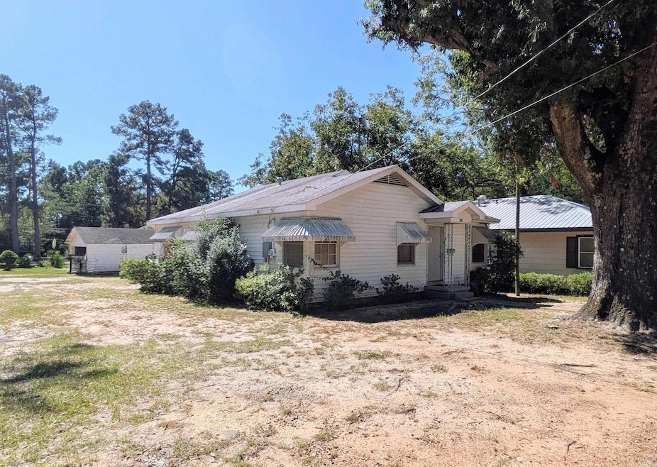 731 Davies St, Camden, AR 71701 - photo 1