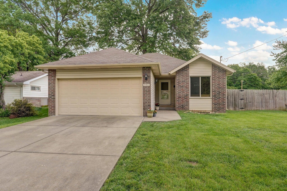 958 S Peach Tree Ave-25