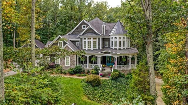 2 Story/Basement Liv Qtrs & detached garage w/Stud