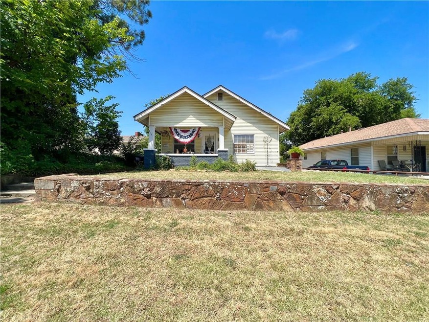 812 N Broadway Ave, Shawnee, OK 74801 - photo 1