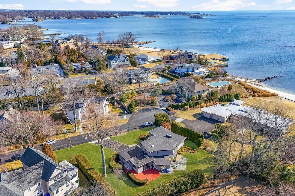 1035 Nautilus Ln, Mamaroneck, NY 10543 - photo 1