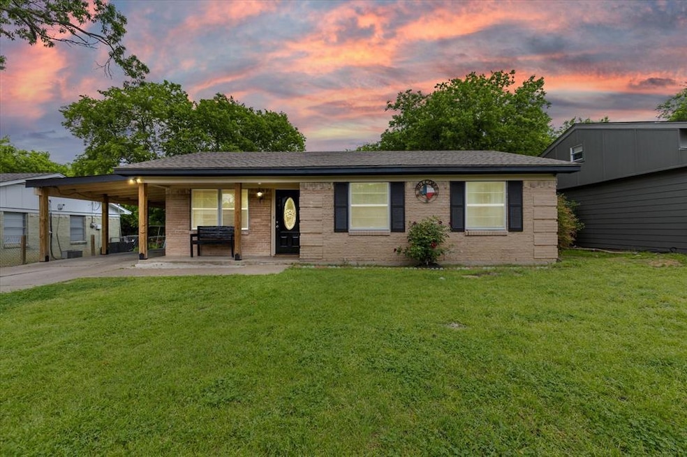 2608 Woodlawn Dr, Ennis, TX 75119 - photo 1