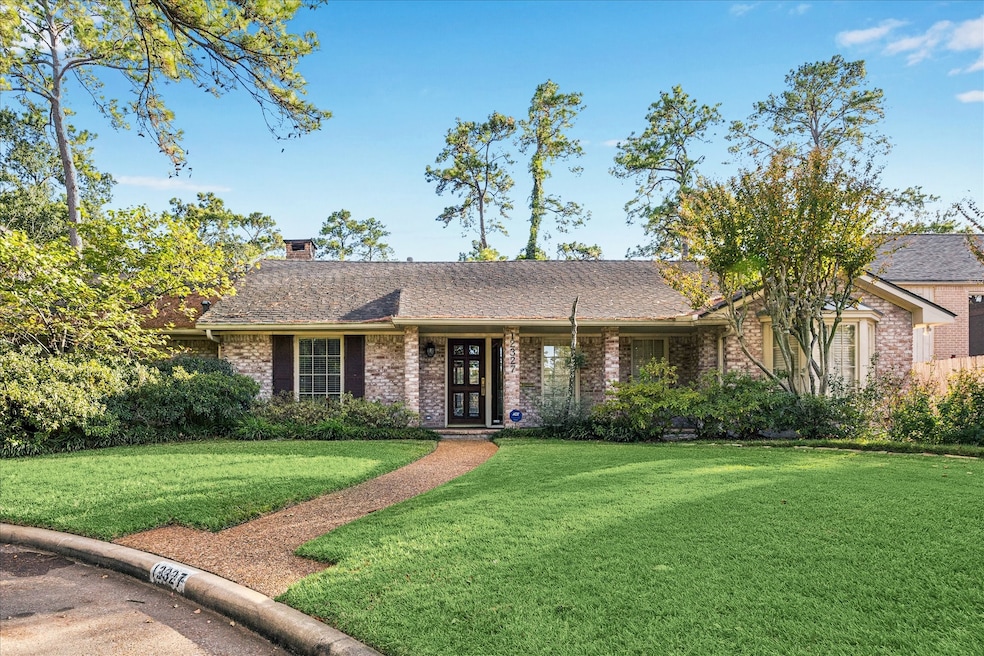12327 Tunbridge Ln, Houston, TX 77024 - photo 1