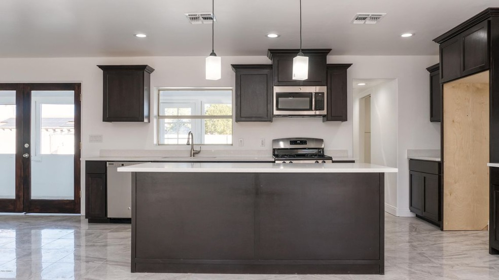 3008 W Wethersfield Rd-20