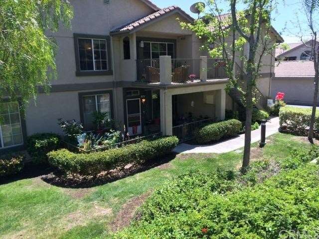End unit 3 bedroom/2bath condo, with a large patio