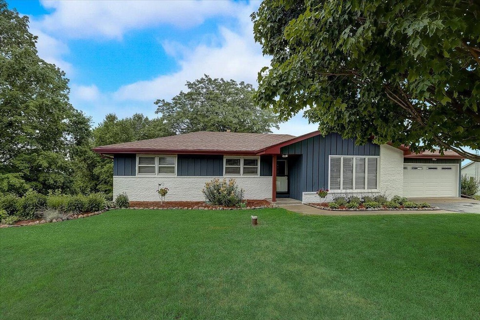 Beautiful Walkout Ranch