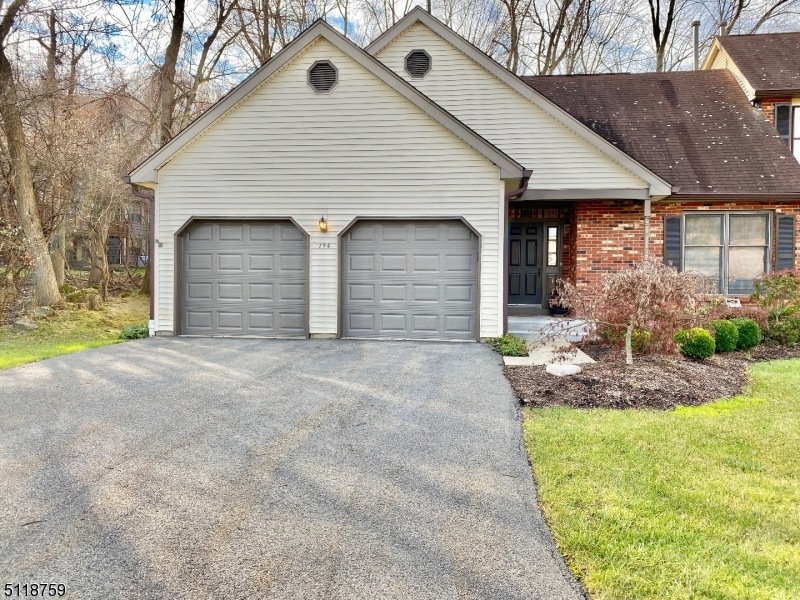 194 Goldfinch Ct, Hackettstown, NJ 07840 - photo 1