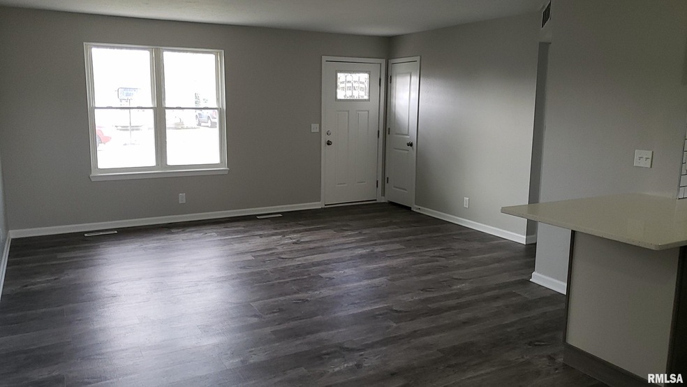 1716 W 58th St, Davenport, IA 52806 - photo 1