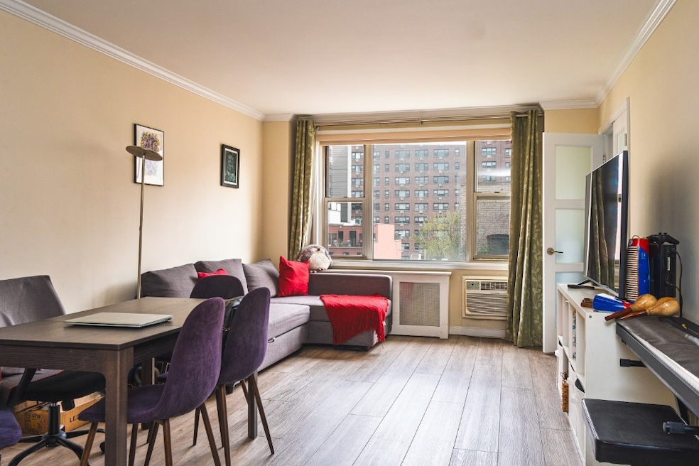 The Pembroke unit 8-G, New York, NY 10075 - photo 1