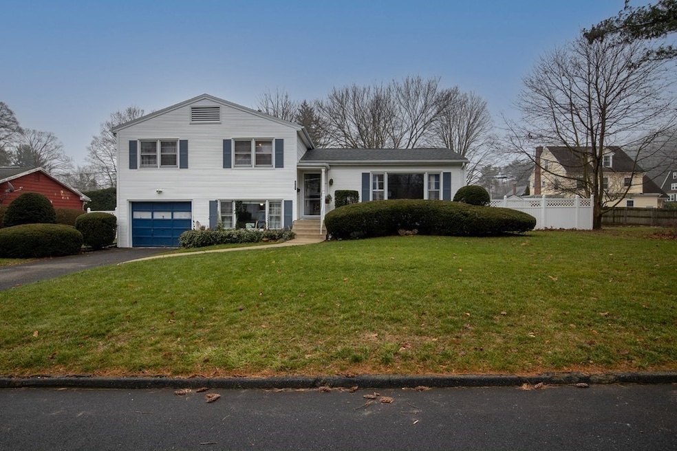 220 Madison Ave W, Holyoke, MA 01040 - photo 1