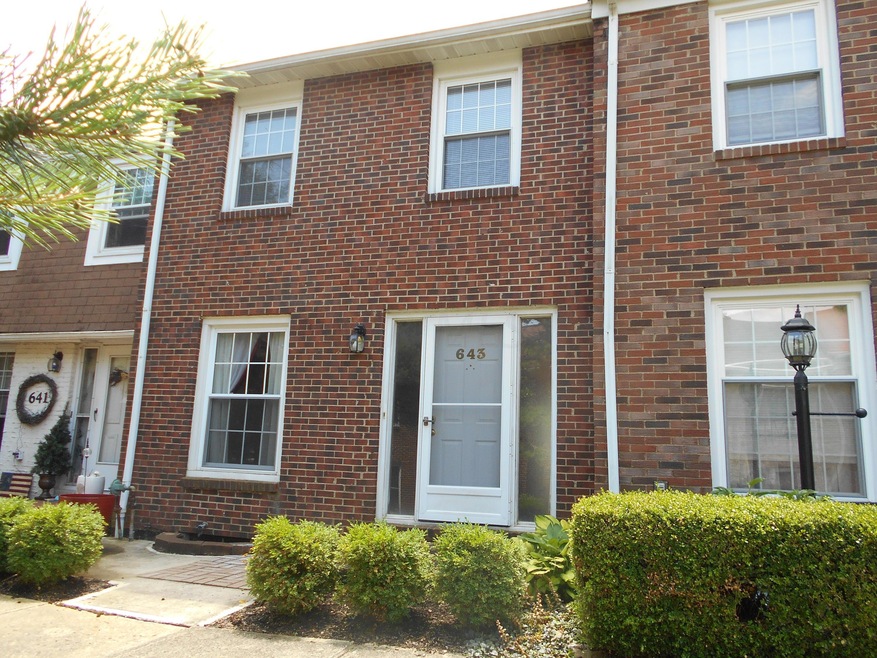 643 Simbury St unit E6, Columbus, OH 43228 - photo 1