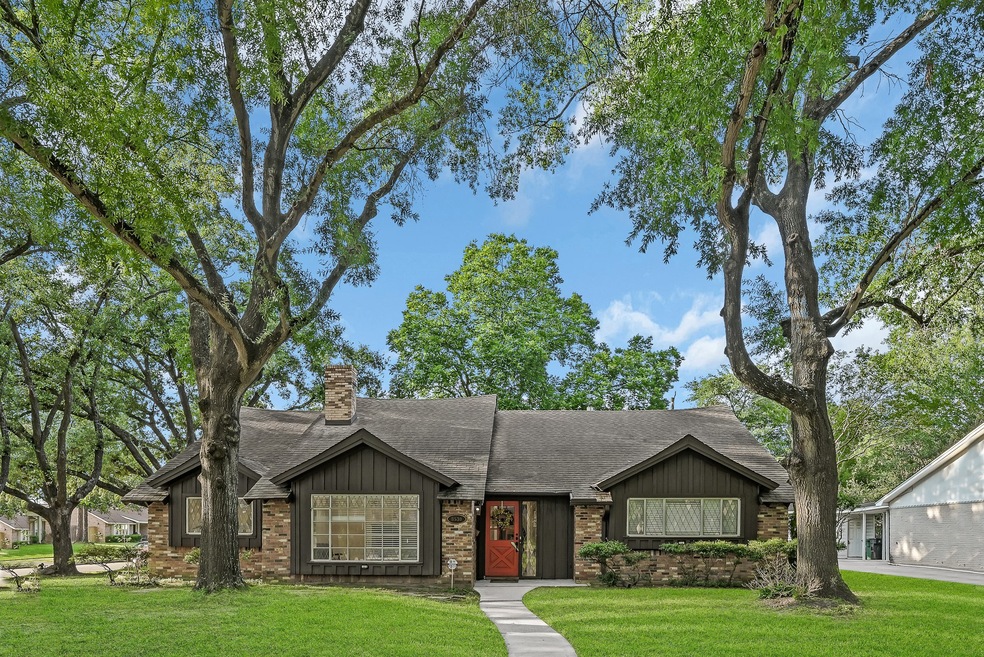 Welcome to 8530 Dashwood Dr .