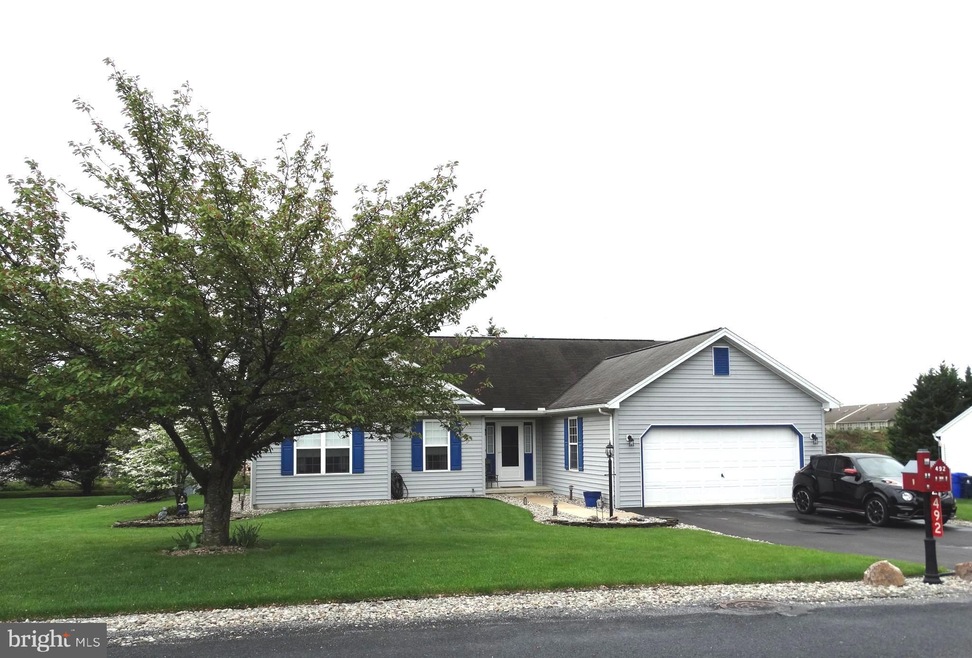 492 Franklin Square Dr unit 27, Chambersburg, PA 17201 - photo 1