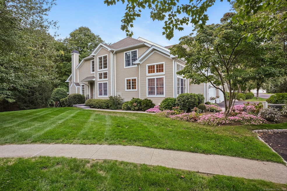 51 Regency Cir, Trumbull, CT 06611 - photo 1