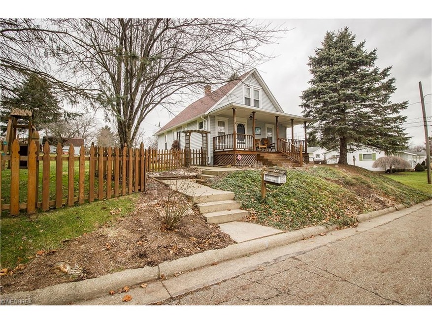 Welcome to 527 Walhonding Street NE!