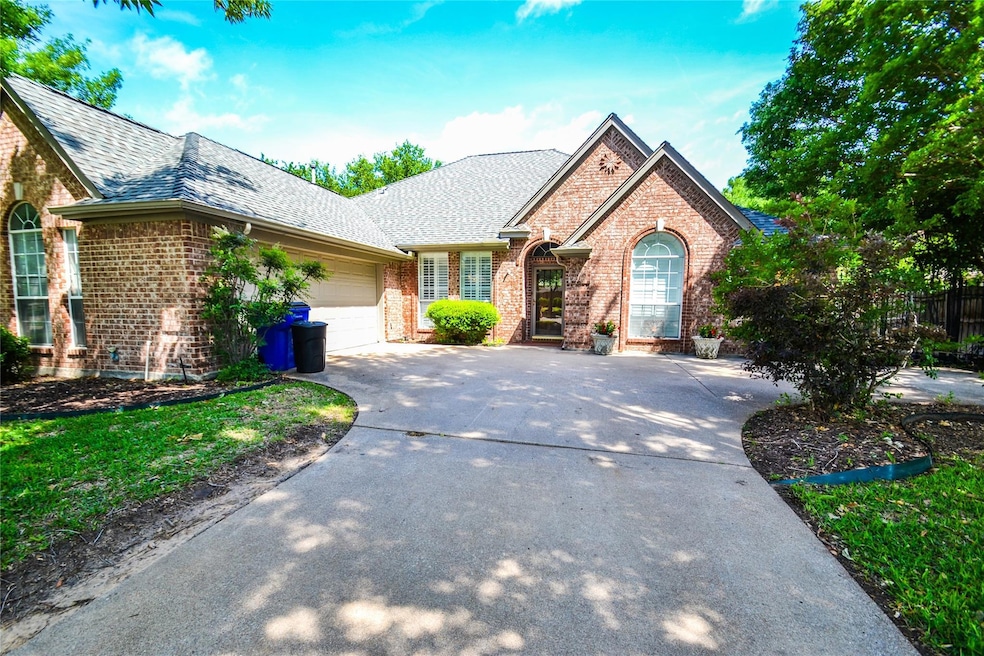 View of front of property featuring a shingled roo