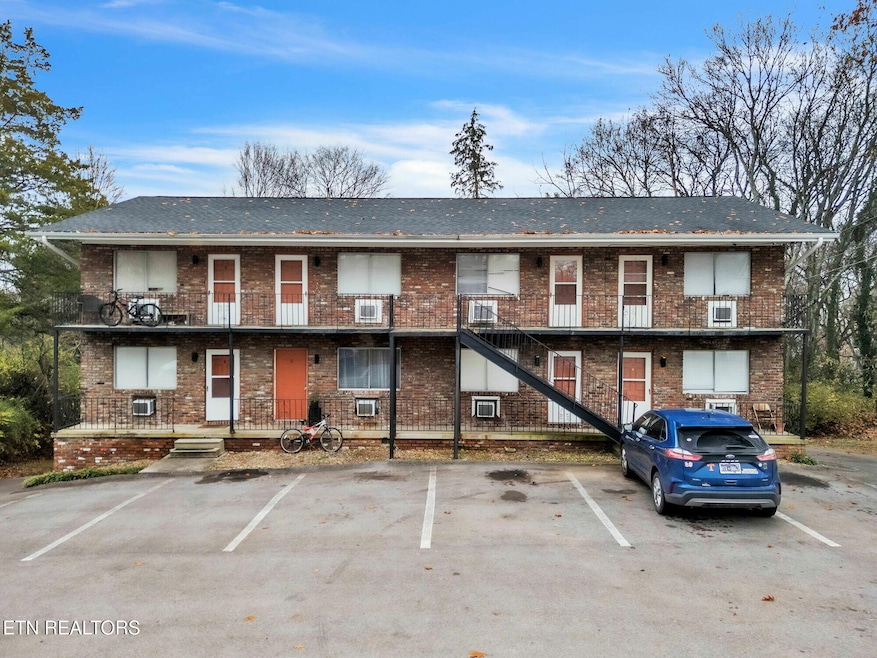412 Watauga Dr, Knoxville, TN 37918 - photo 1