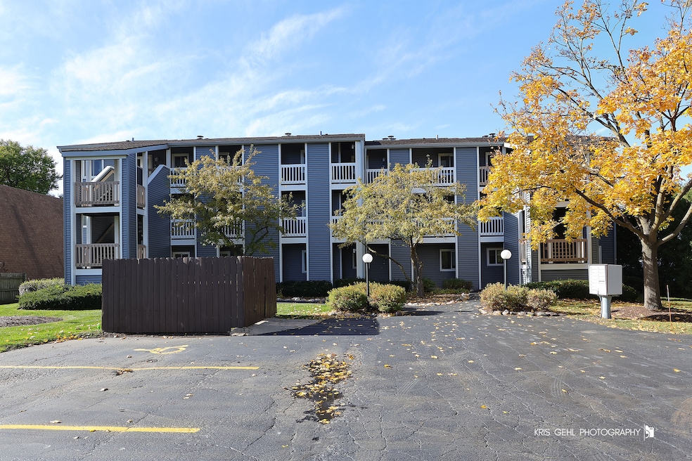 52 N Pistakee Lake Rd unit 8, Fox Lake, IL 60020 - photo 1