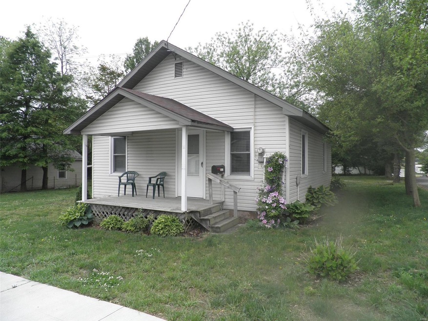 Double lot with established landscaping and mainte