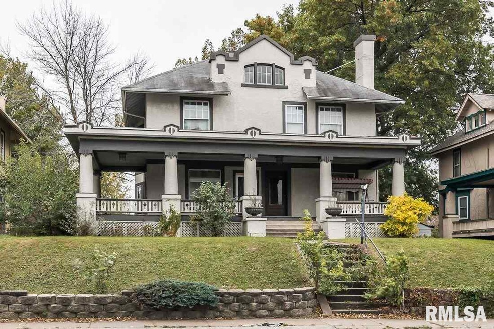 917 W Locust St, Davenport, IA 52804 - photo 1