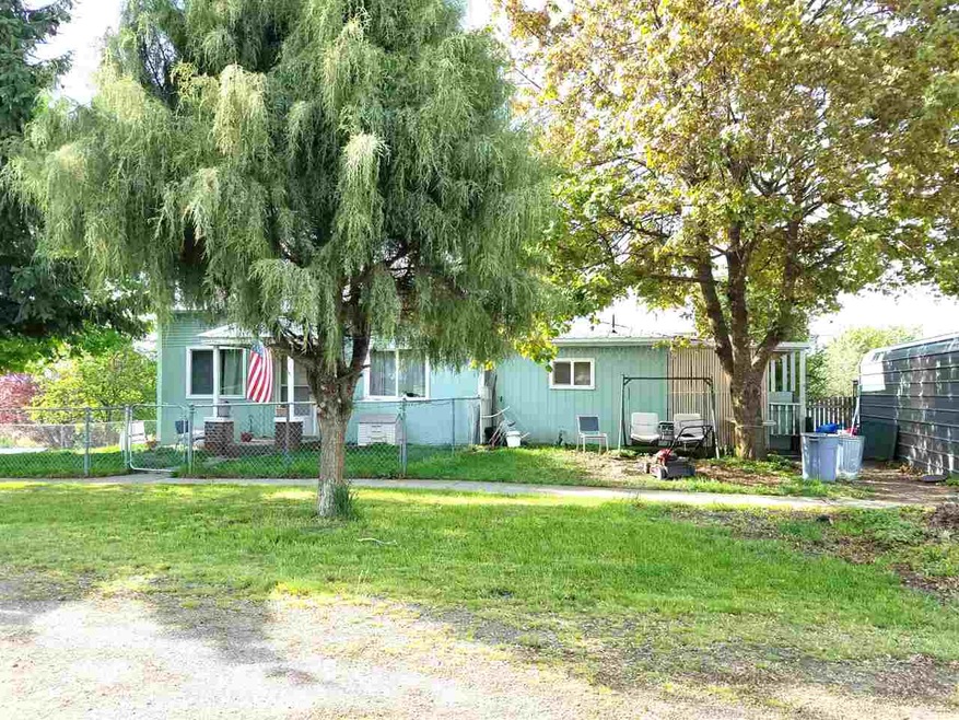 228 E Main, Tekoa, WA 99033 - photo 1