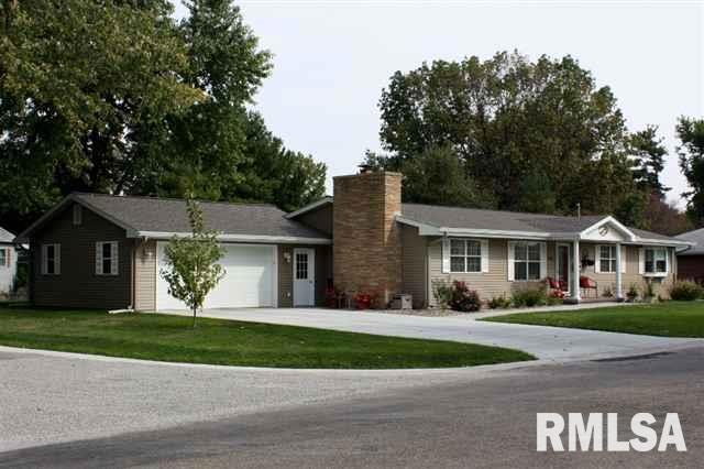 410 Mayfair Dr, Lincoln, IL 62656 - photo 1