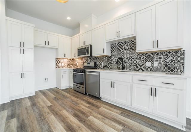 Unit 3 Kitchen with the amazing tile pattern backs
