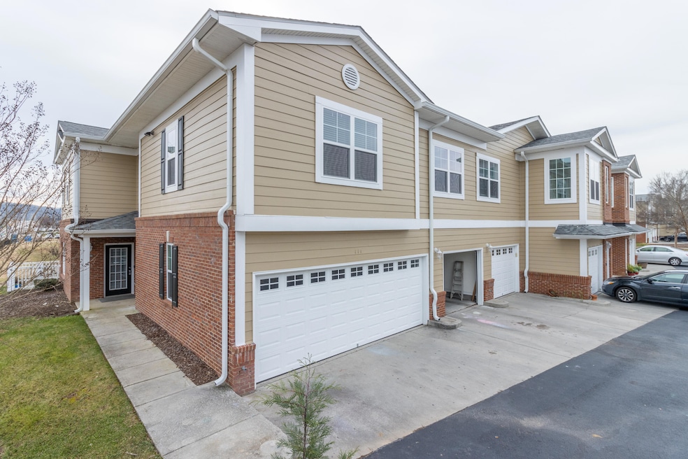 3102 Regency Ct-28