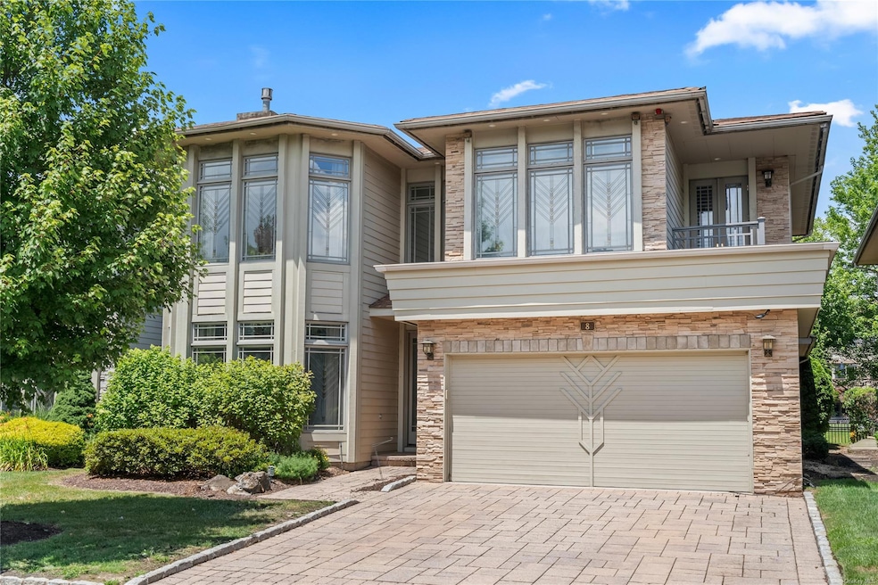 Pending $2,480,000 • Co-Listing Agent