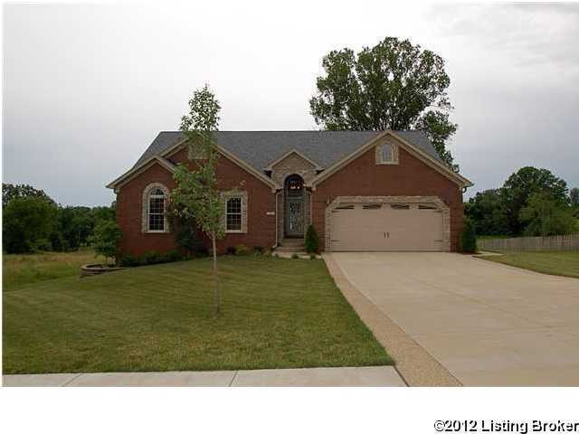 629 Sunray Dr, Shepherdsville, KY 40165 - photo 1