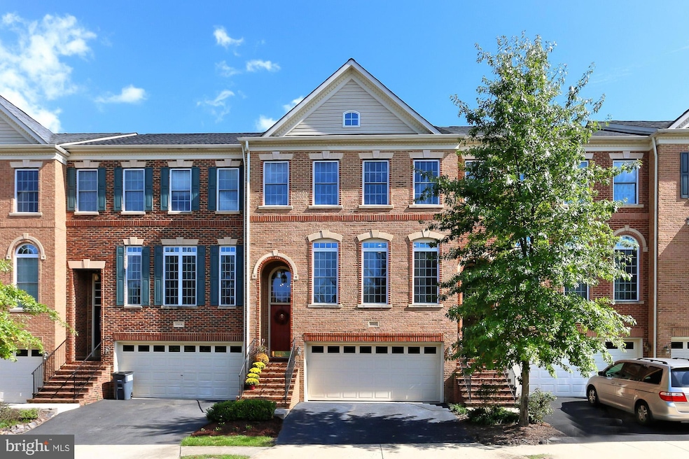 25820 Commons Square, Chantilly, VA 20152 - photo 1