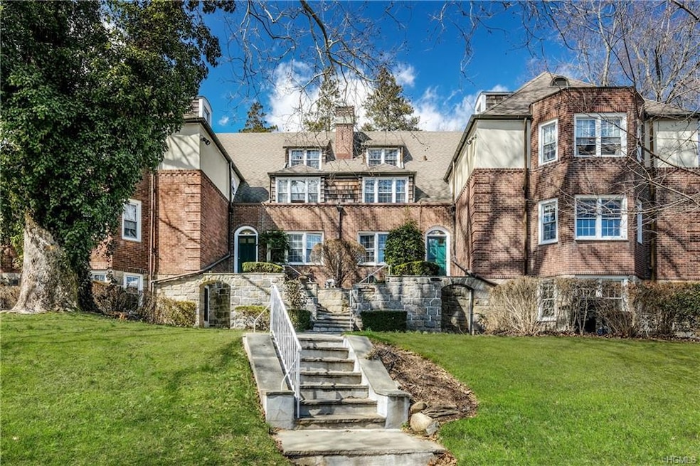 Scarsdale Country Estates unit 1C, Scarsdale, NY 10583 - photo 1