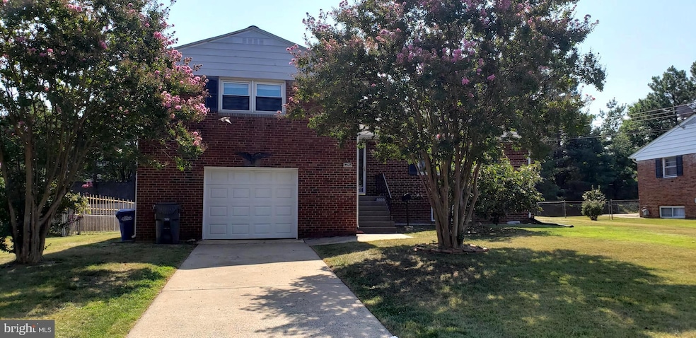 3323 Kaywood Dr, Falls Church, VA 22041 - photo 1