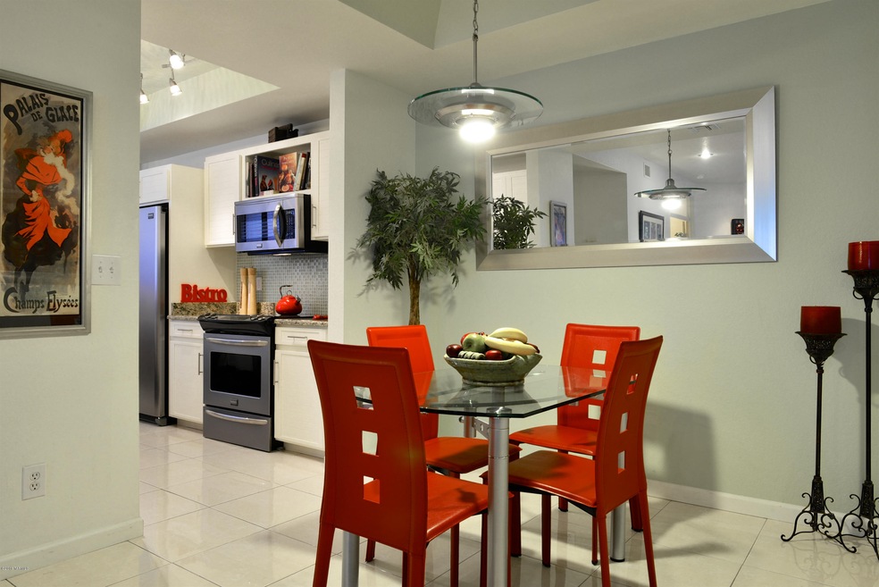 Dining & Kitchen